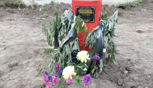 Барнаульские байкеры похоронили благоустройство у Байк-бара
