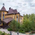 Под Барнаулом продают особняк со сквер-парком и зоной отдыха за 100 млн рублей