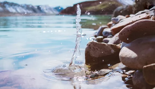 Ученые раскрыли секрет чудотворности воды в алтайском источнике