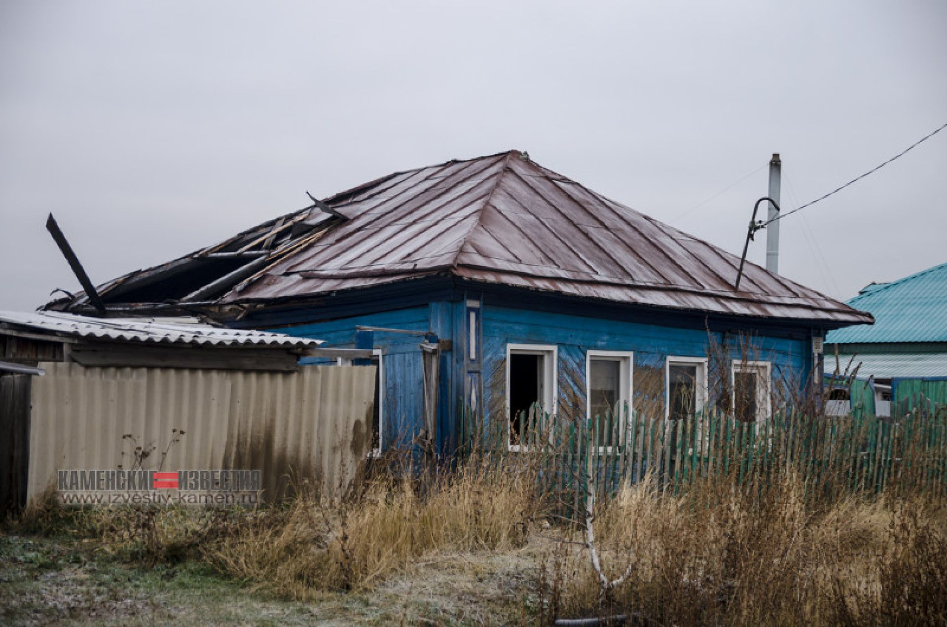 Ночной пожар произошел в Камне-на-Оби: сгорели два дома и машина - Толк  22.10.2019