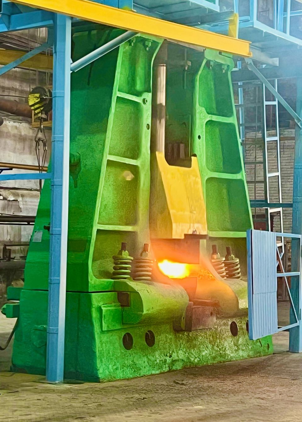 Новый штамповочный молот запущен в работу в кузнечном цехе Барнаульского завода мехпрессов