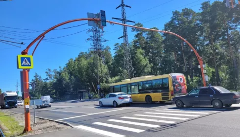 В Барнауле на аварийных участках дорог заработали три новых светофора