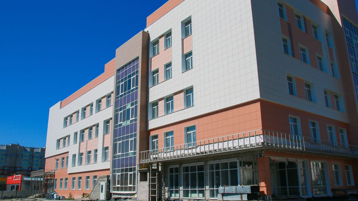Новый корпус городской поликлиники №14 в Барнауле