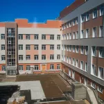 Как выглядит строящийся корпус новой супер-поликлиники в Барнауле