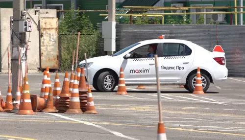 В Барнауле с помощью граненого стакана выбрали лучшего таксиста