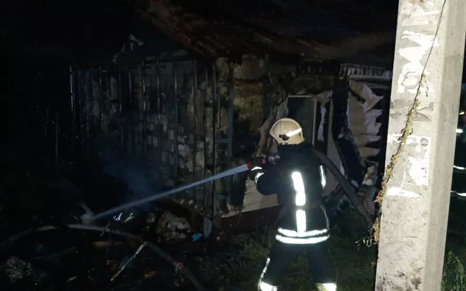 В Барнауле минувшей ночью горели два частных дома