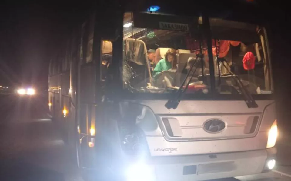 Туристический автобус насмерть сбил пешехода на Алтае