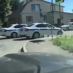 В Барнауле шесть машин и два мотоцикла ДПС догнали и окружили Жигули