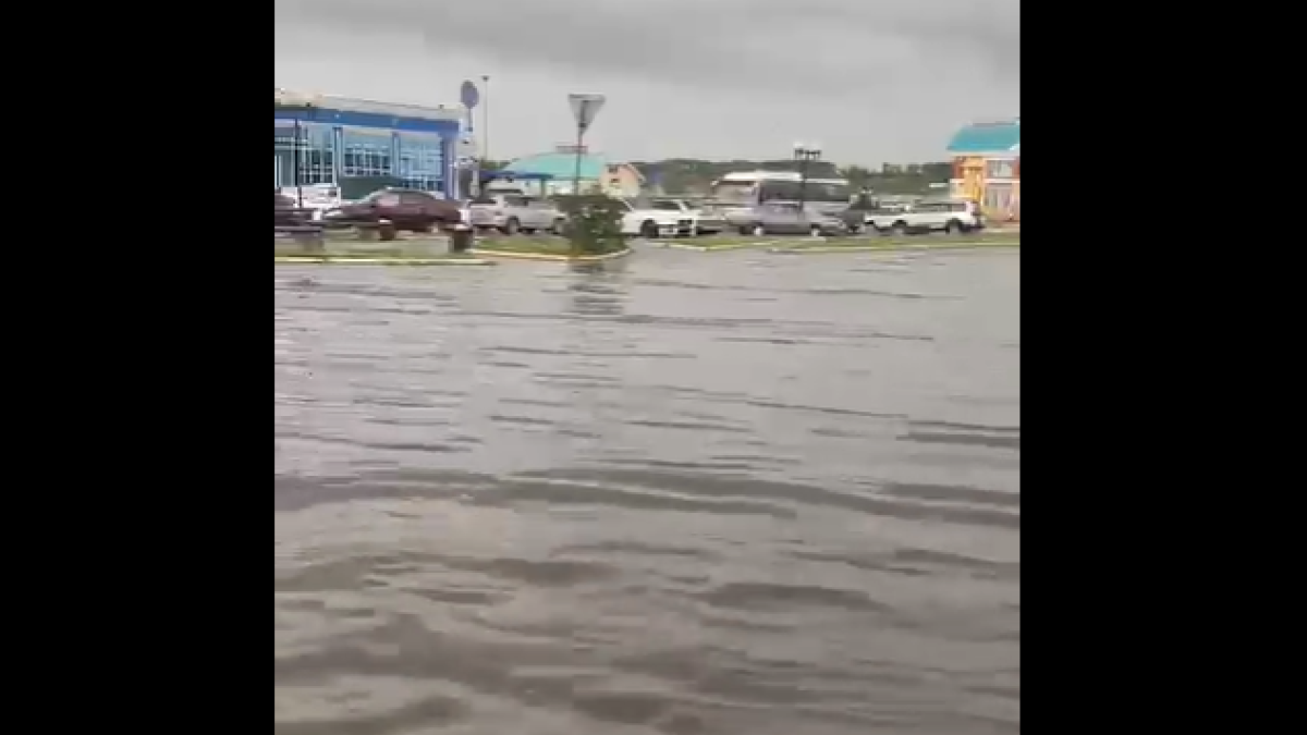 Барнаул утонувшие. Потоп в Бийске. Потоп на вокзале в Уфе. Потоп в Барнауле. Потоп в квартире.
