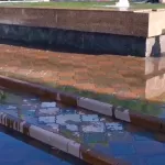 В Рубцовске сломанный фонтан залил пешеходную зону у вокзала