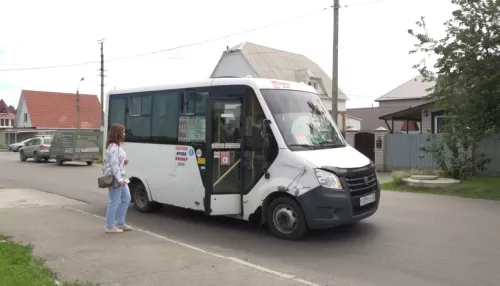 Барнаульцы пожаловались на водителей автобусов, проезжающих остановки