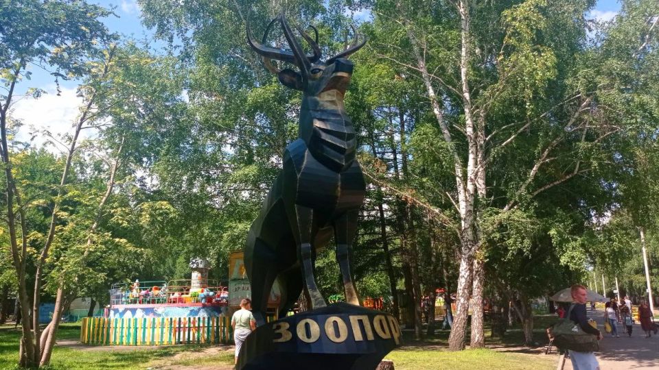 В парке "Лесная сказка" установили новый арт-объект – полигонального оленя