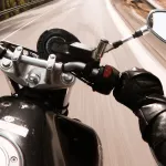 В Бийске мотоциклист отправил пешехода на больничную койку и скрылся