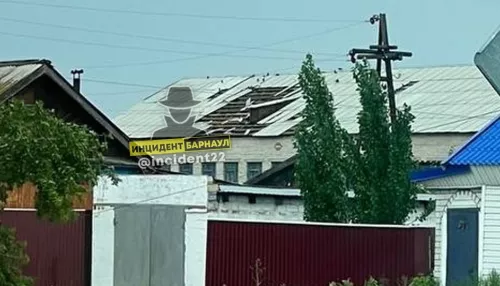 В Алтайском крае ураган сорвал кусок крыши с детсада