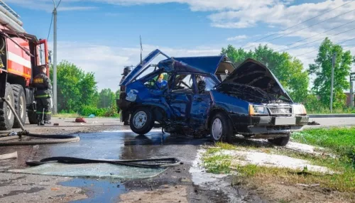 Женщина-водитель ВАЗа погибла в ДТП на улице Трактовой в Барнауле