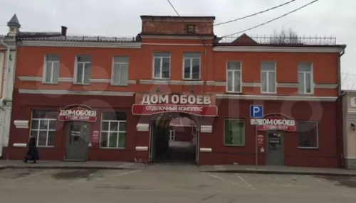 В центре Барнаула продают известный магазин в старом здании