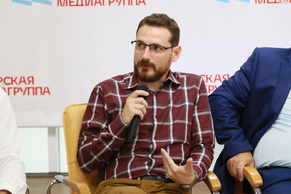 Андрей Атаджанов