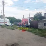 Маршрутка протаранила забор частного дома в Рубцовске
