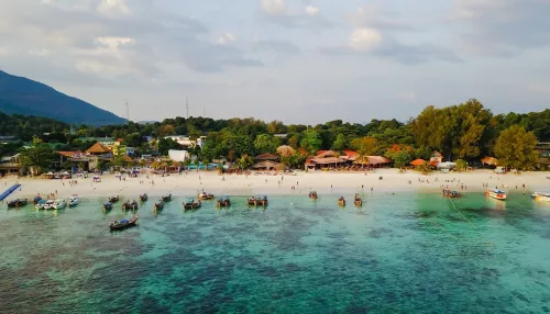 В Таиланде предложили не выпускать туристов из страны без платы за выезд
