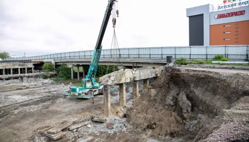 Дорожники рассказали, сколько окон нужно для демонтажа моста в Барнауле