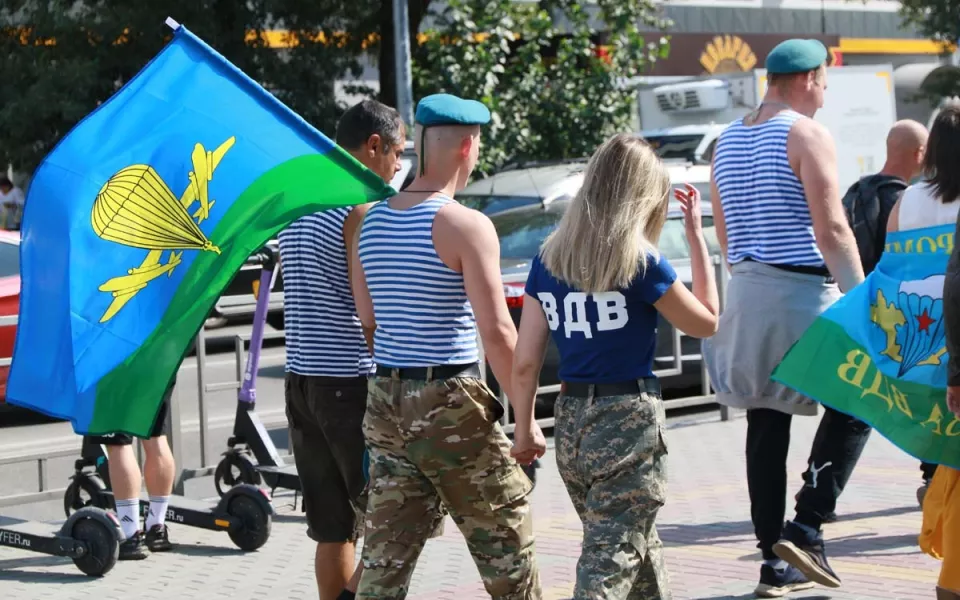 С праздником, голубые береты! Поздравления с Днем ВДВ в стихах и прозе