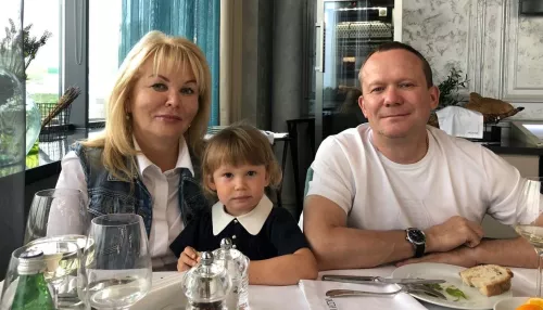 Одна сатана: жёны каких алтайских политиков не уступают им в активности