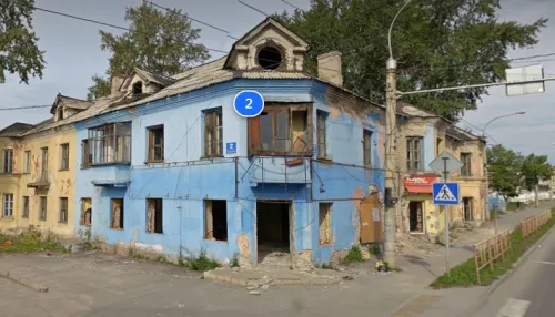 Заброшенный дом в квартале для реновации снесут в Барнауле