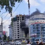 В Барнауле на стройке возле бизнес-центра произошел пожар