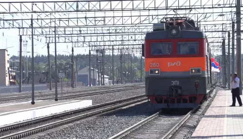 Первая в России женщина-машинист поезда дальнего следования отправилась в рейс