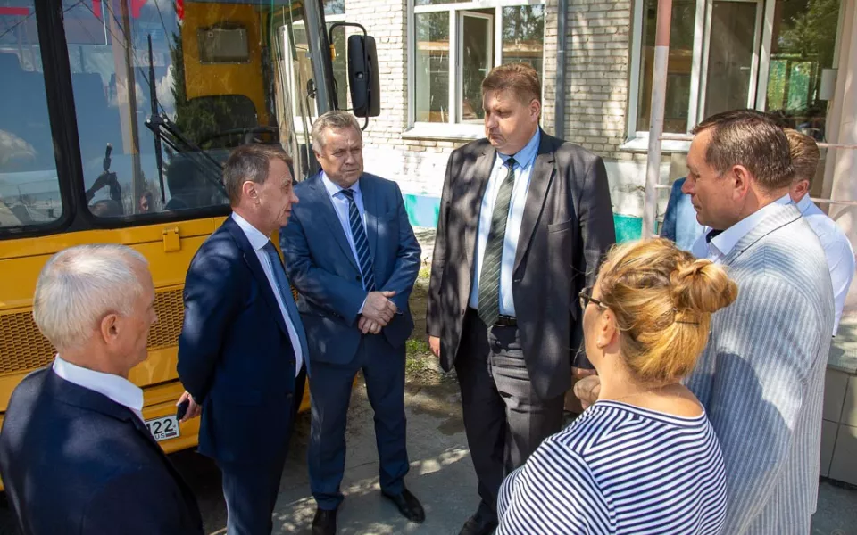 В Барнауле выделят автобус для школьников из поселка Лесного