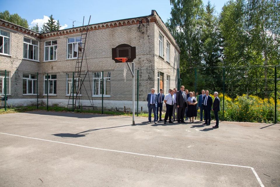 Рабочая поездка главы Барнаула в школу №99 в поселке Лесной