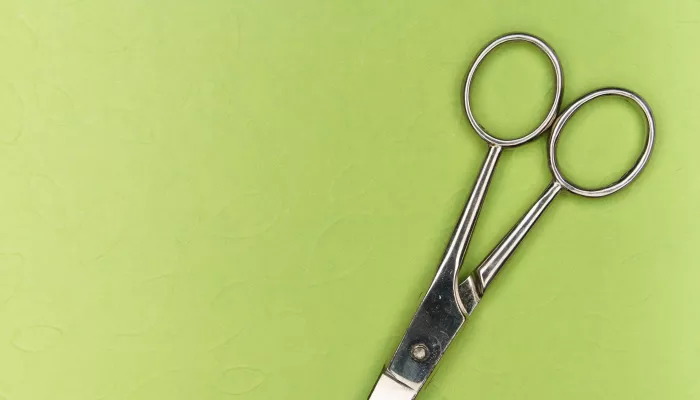 На Урале восьмиклассница с ножницами напала на учителя