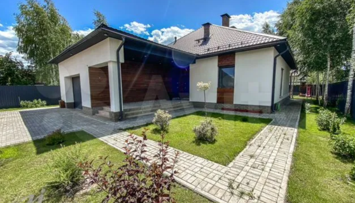 Уютный дом с джакузи на террасе выставили на продажу в Барнауле - Толк ...