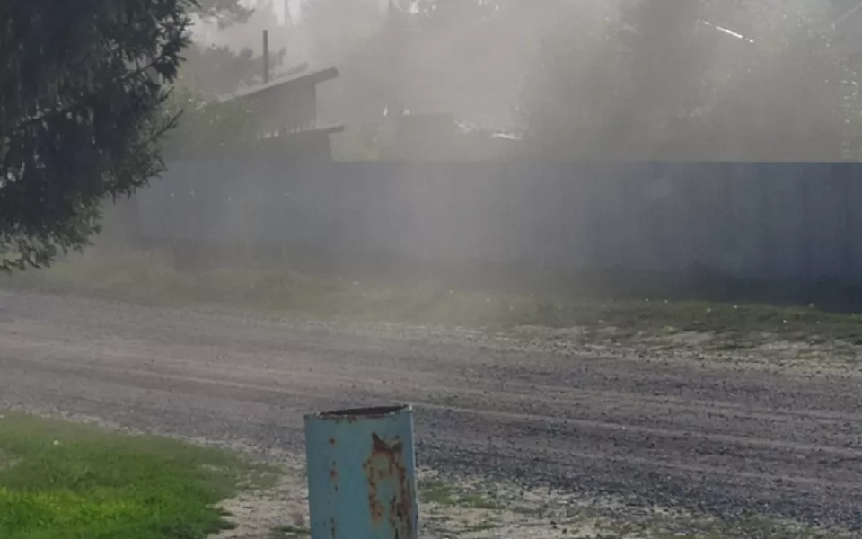 Жители алтайского села задыхаются от пыли после проезда военной техники