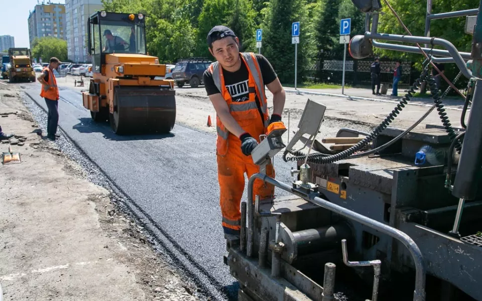 Строят, ремонтируют, расширяют: в Барнауле продолжается сезон дорожных работ