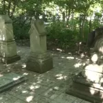 В Бийске разрушается старинное кладбище, где похоронены выдающиеся люди