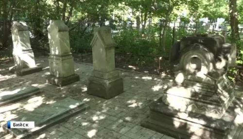 В Бийске разрушается старинное кладбище, где похоронены выдающиеся люди