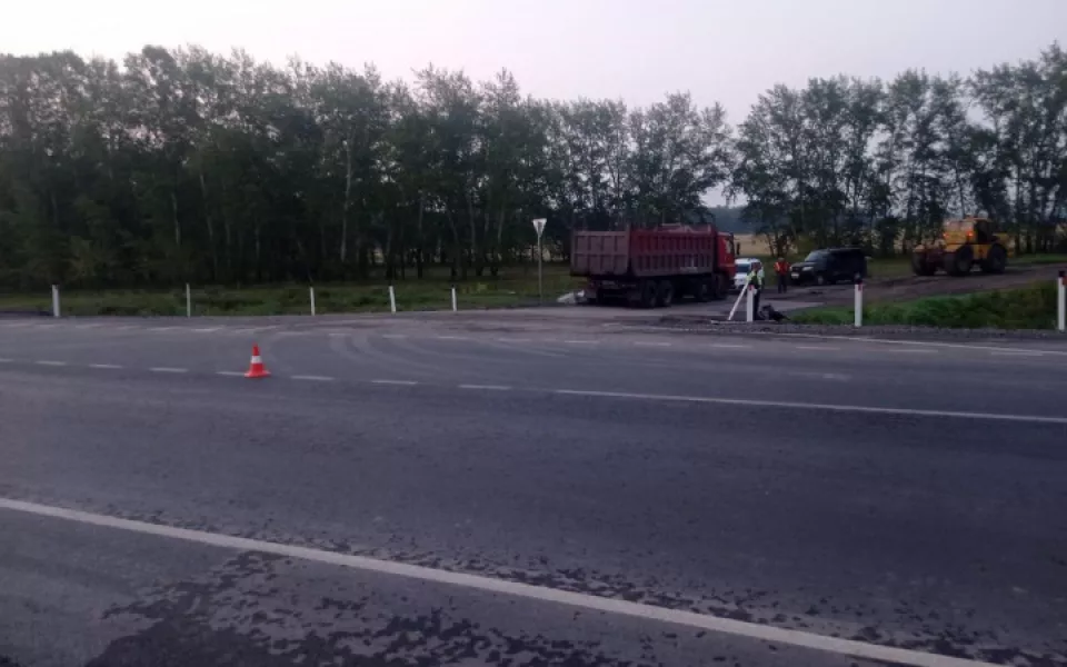 Микроавтобус с жителями Алтайского края разбился в ДТП с грузовиком