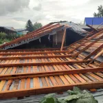 В Алтайском крае ветер оторвал крышу с многоквартирного дома