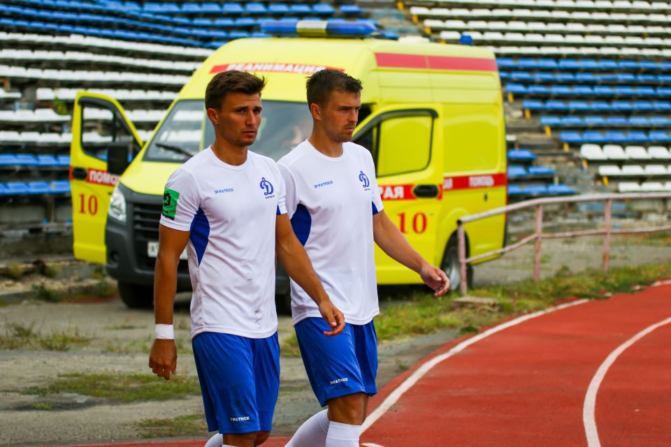 Автор первого гола "Динамо" в сезоне Иван Житников (слева) и Константин Гарбуз