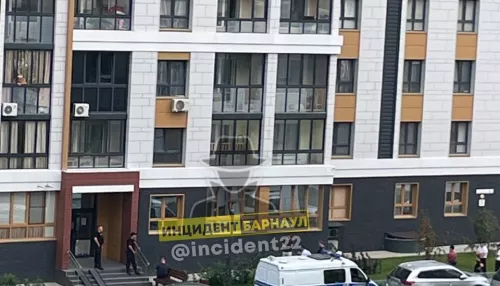 В Барнауле погиб мужчина при падении с четвертого этажа