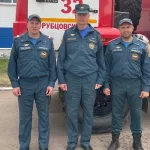 В Рубцовске пожарные спасли трех человек из горящей двухэтажки