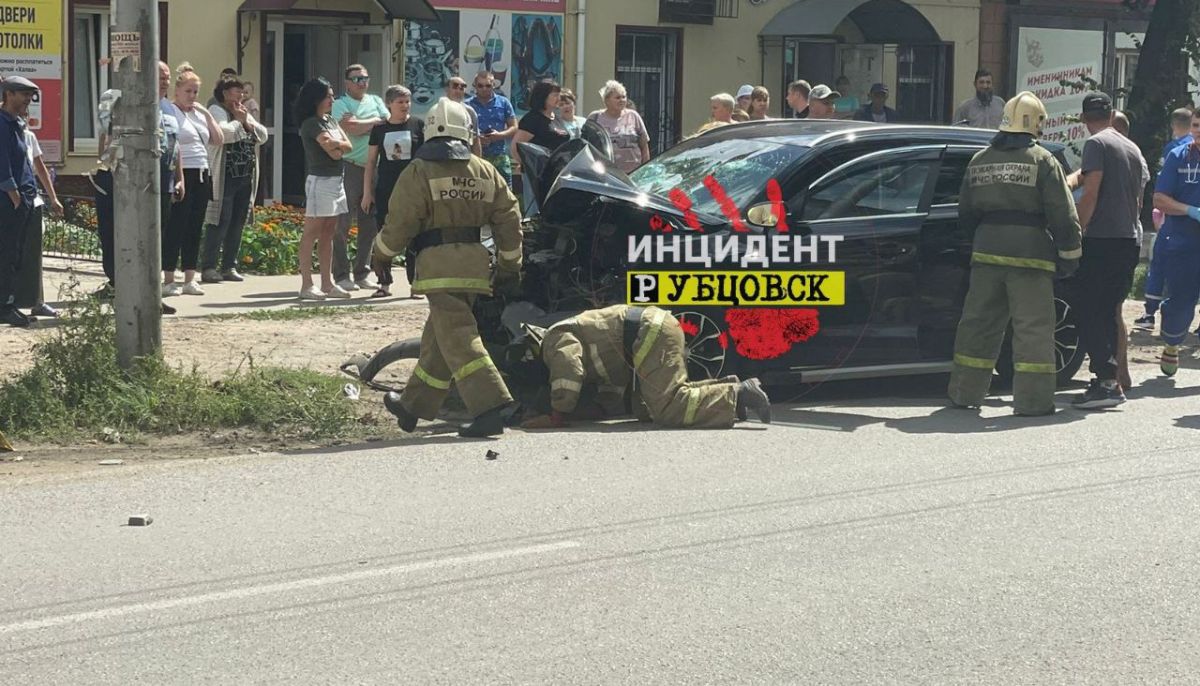 В Рубцовске произошло жесткое ДТП с погибшим и пострадавшими - Толк  14.08.2022