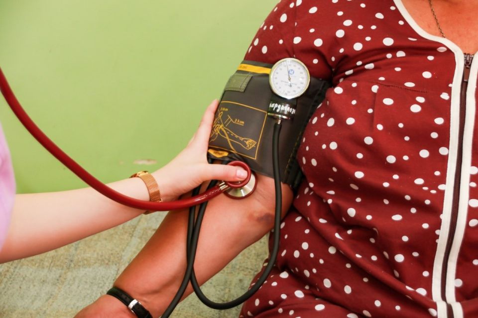 Отделение кардиологии. Обследование. Тонометр