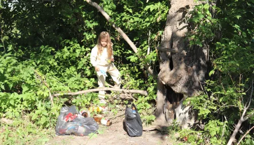 Два КамАЗа мусора и поросли. В Барнауле провели акцию по очистке Пивоварки