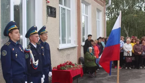 Школу в алтайском селе назовут в честь погибшего на Украине солдата