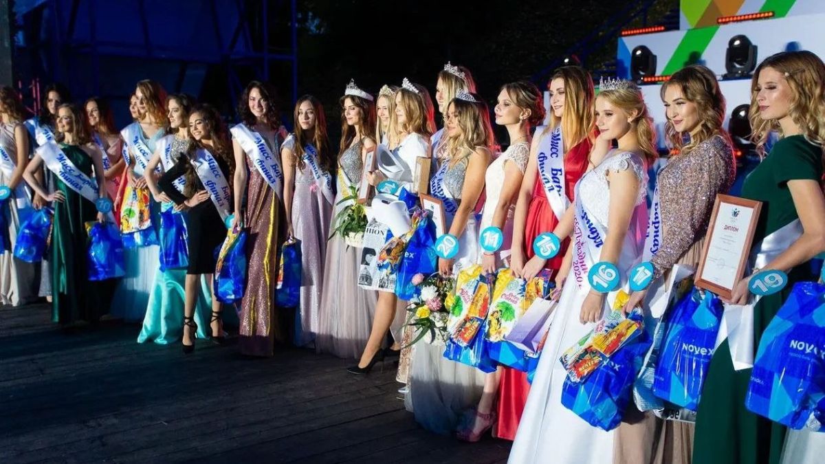 Церемония награждения финалисток конкурса красоты "Мисс Барнаул - 2021"