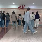 Барнаульцы ринулись в открывшийся магазин H&M