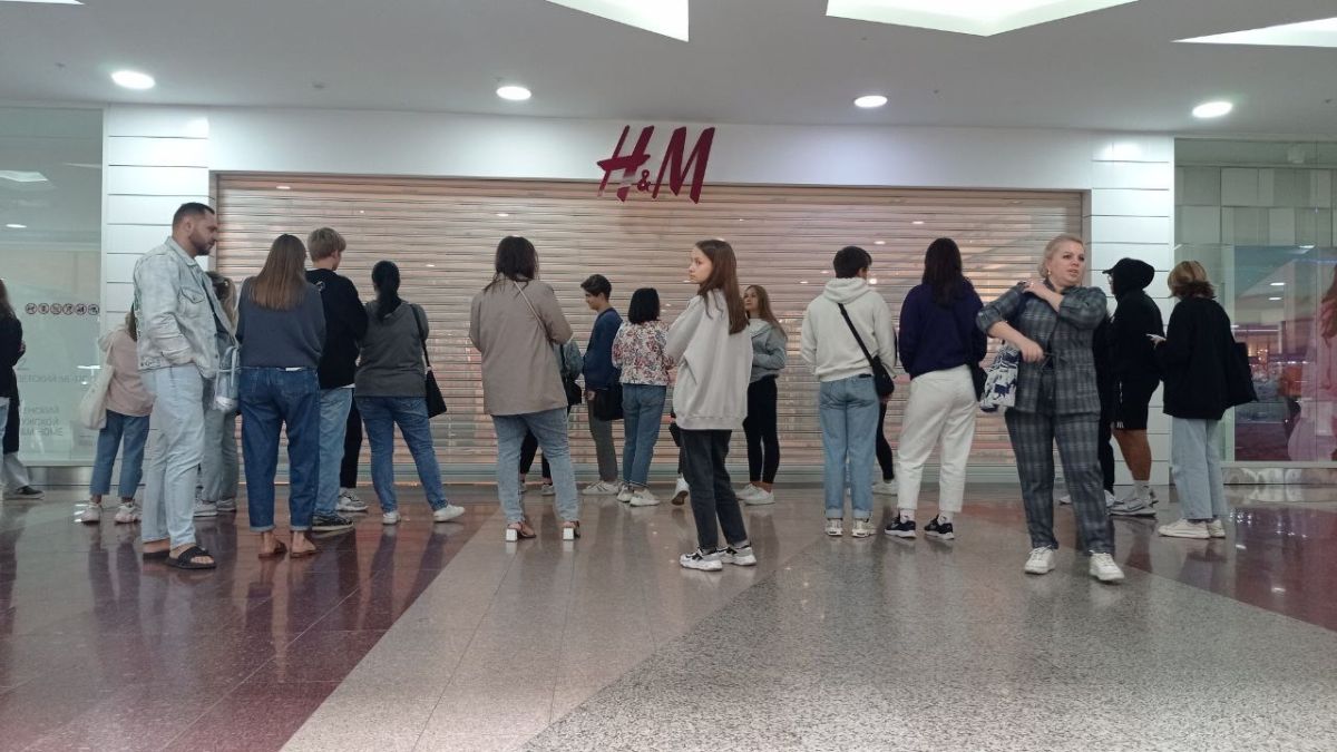 Барнаульцы ринулись в открывшийся магазин H&M