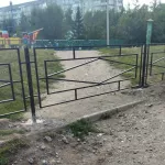 Бийчане пожаловались на двойное ограждение в парке Водяновой